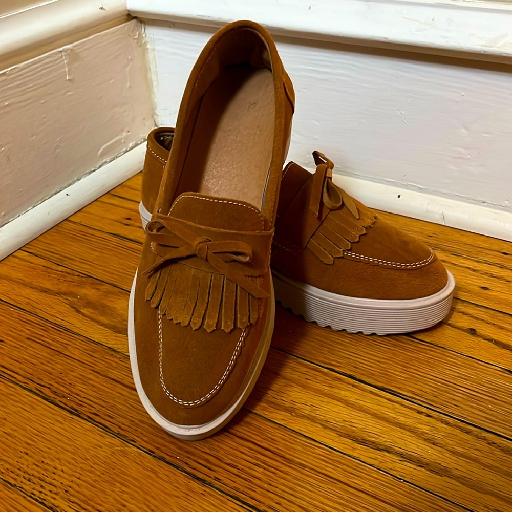 Tassel bow loafers orange brown size 8 EU 39